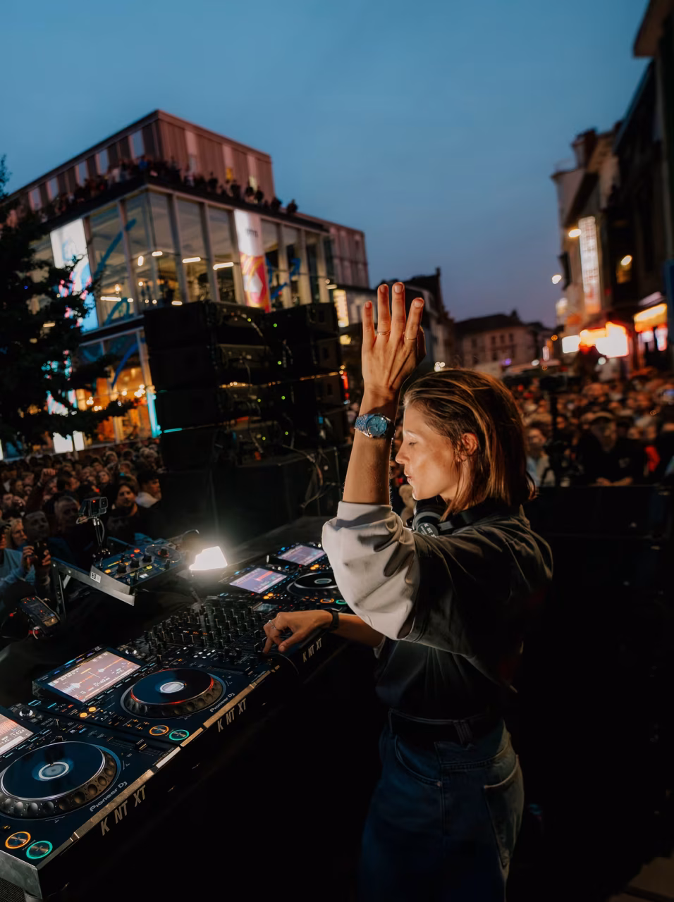 CHARLOTTE DE WITTE VE TUDOR İLE TANIŞIN!
